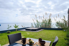 GuestReady - Cliff residence with sea views